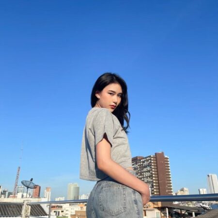 Female model with Oversized Crop Top Grey Top Dye T-shirt.