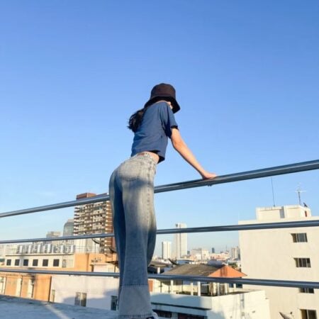 Female model with Oversized Crop Top Navy Blue T-shirt.