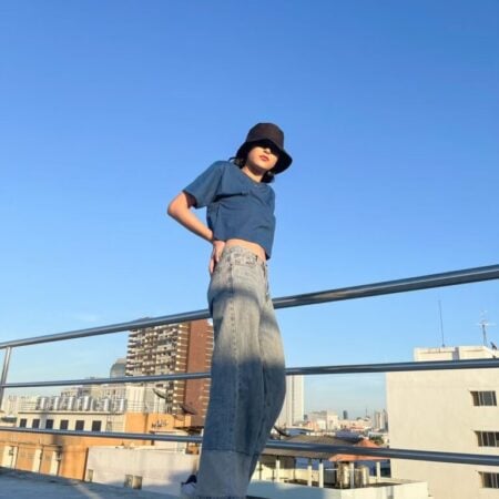 Female model with Oversized Crop Top Navy Blue T-shirt.