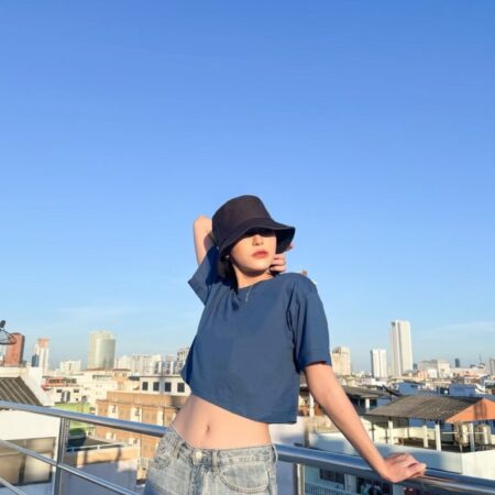 Female model with Oversized Crop Top Navy Blue T-shirt.