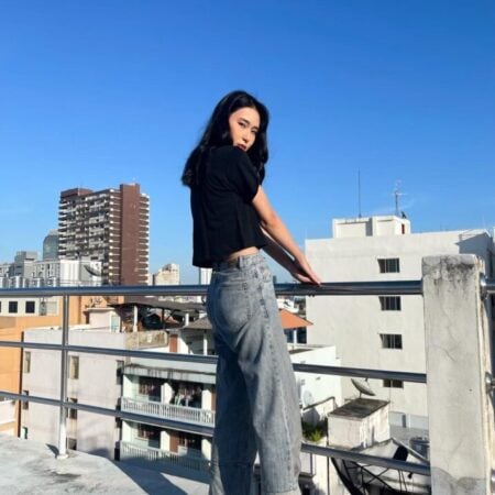 Female model with Oversized Crop Top Black T-shirt.