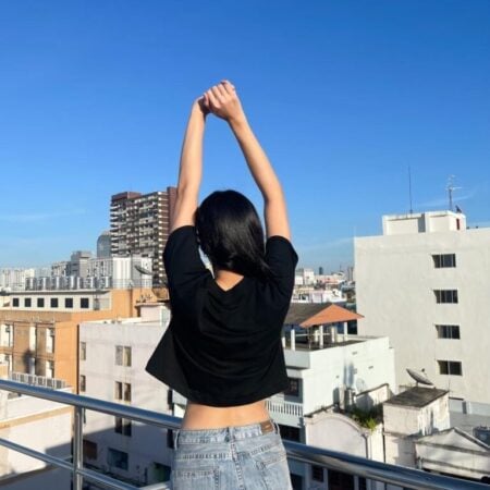 Female model with Oversized Crop Top Black T-shirt.