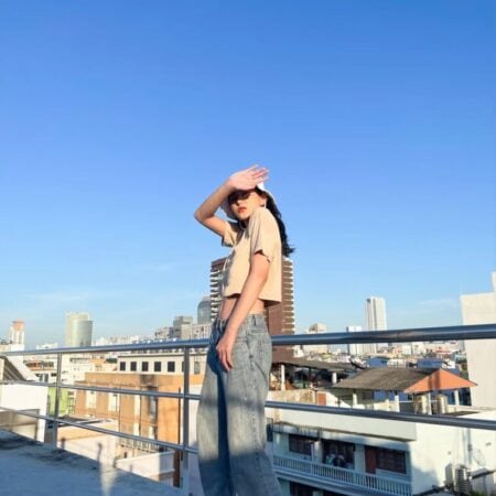 Female model with Oversized Crop Top Beige T-shirt.