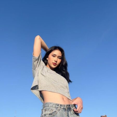 Female model with Oversized Crop Top Grey Top Dye T-shirt.