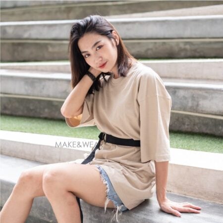 Women model with Oversized Beige T-shirt.