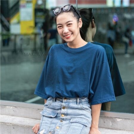 Women model with Oversized Navy Blue T-shirt.