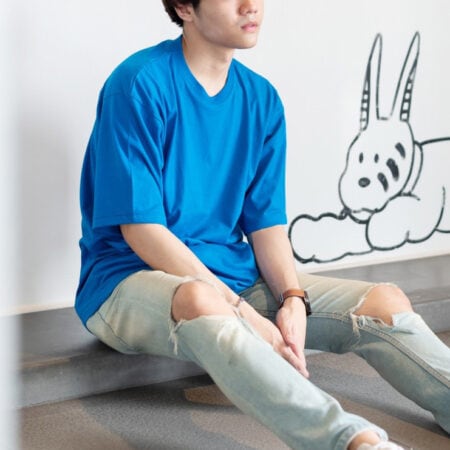 Men model with Oversized Blue T-shirt.