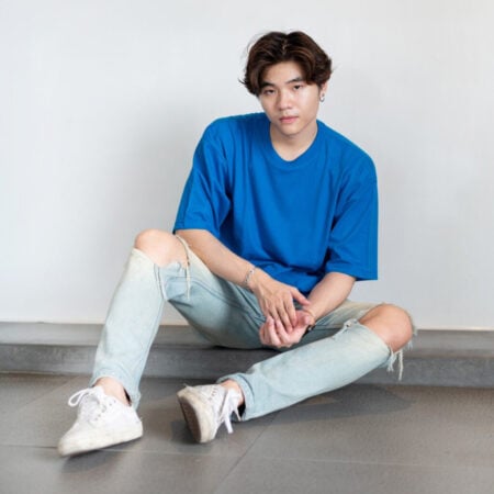 Men model with Oversized Blue T-shirt.