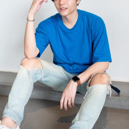 Men model with Oversized Blue T-shirt.