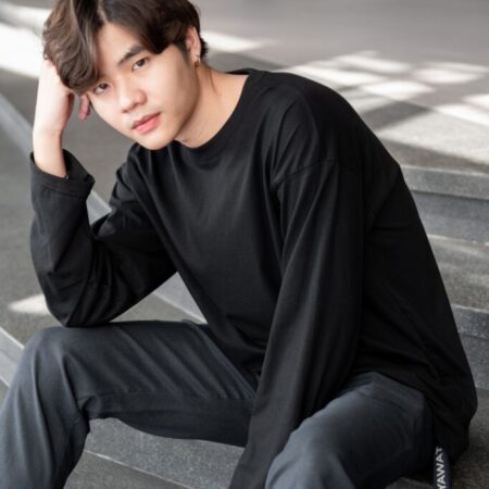 Male model with Oversized Long Sleeves Black T-shirt.