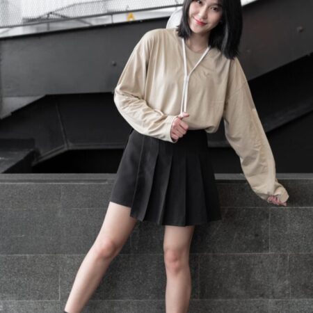 Female model with oversized long sleeves Beige T-shirt.