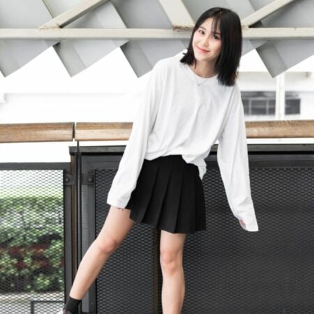 Female model with oversized long sleeves white T-shirt.