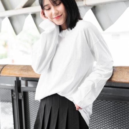 Female model with oversized long sleeves white T-shirt.