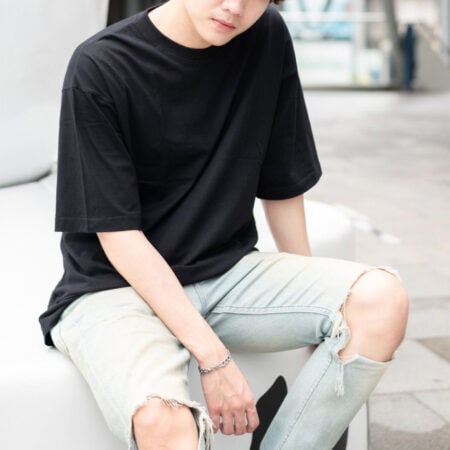 Men model with Oversized Black T-shirt.