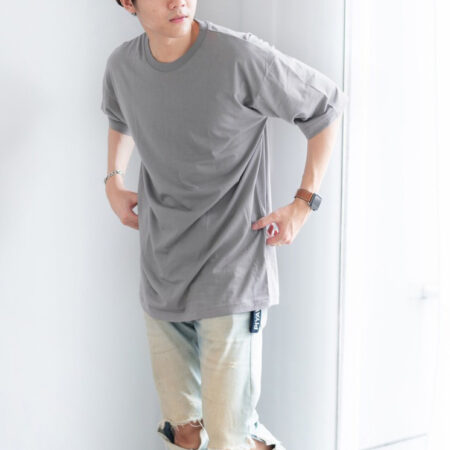 Men model with Oversized Grey T-shirt.