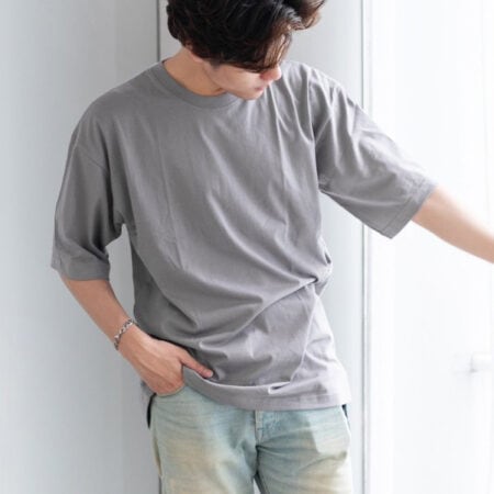 Men model with Oversized Grey T-shirt.