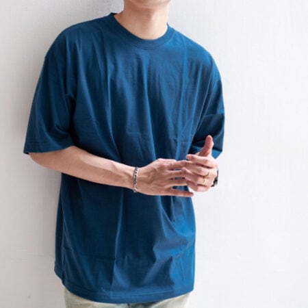 Men model with Oversized Navy Blue T-shirt.