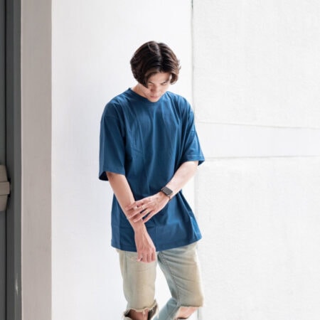 Men model with Oversized Navy Blue T-shirt.