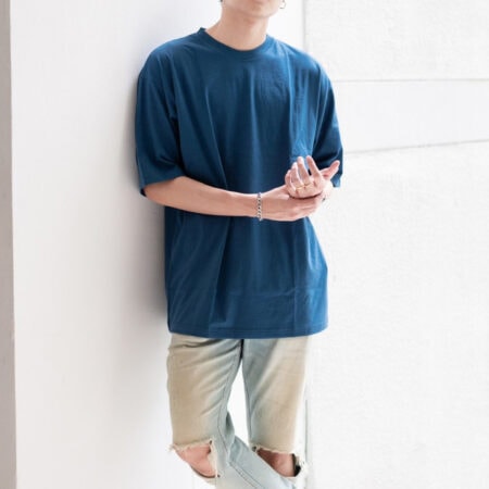 Men model with Oversized Navy Blue T-shirt.