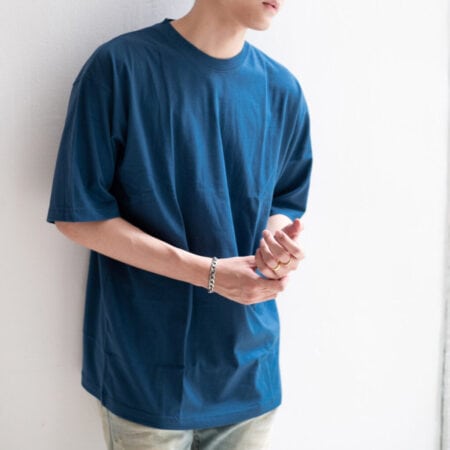 Men model with Oversized Navy Blue T-shirt.